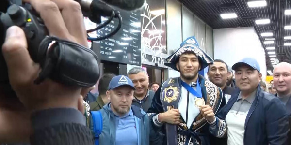 Чемпион мира по вольной борьбе Ризабек Айтмухан вернулся на родину