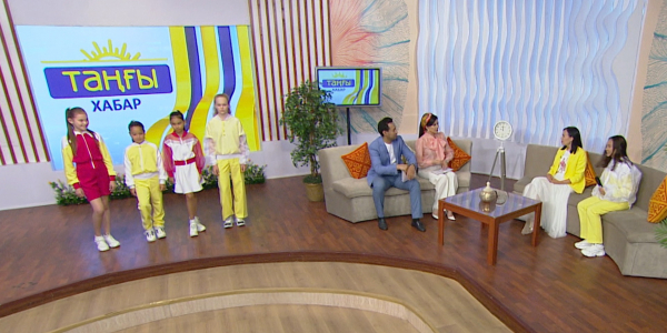 Гүлтас Құрманбай, Ислам Бөріхан, Бекзада Қабирова, Дидар Әбдіхалық, Жанболат Ұзақбай, Әділ Балтабаев, Әуесхан Ром, Айкөз Ералхан, Эрдэнэ Эрдэнэсувды, Медеу Арынбаев, Аяна Мұратова, Мәдина Мұратова. &laquo;Таңғы Хабар&raquo;