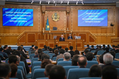 Президент бірінші шақырылымдағы Қазақстан Республикасы Құрылтайы бірінші сессиясының ашылуына қатысты