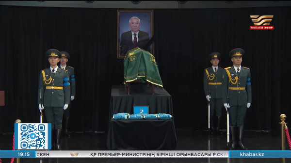 М. Әшімбаев Өмірбек Байгелдімен қоштасу рәсіміне қатысты