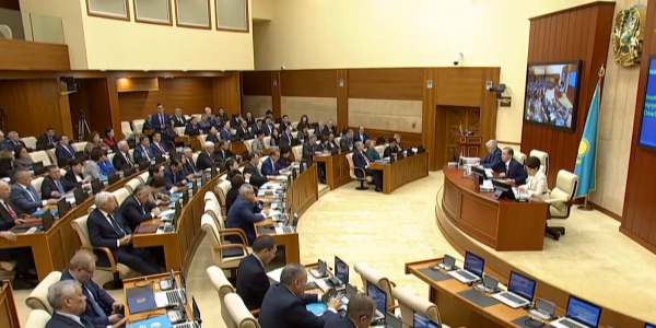 Депутаты просят пересмотреть новые правила для обменников, введенные Национальным банком