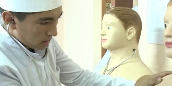 Больше 20 тысяч выпускников медколледжей придут на помощь врачам