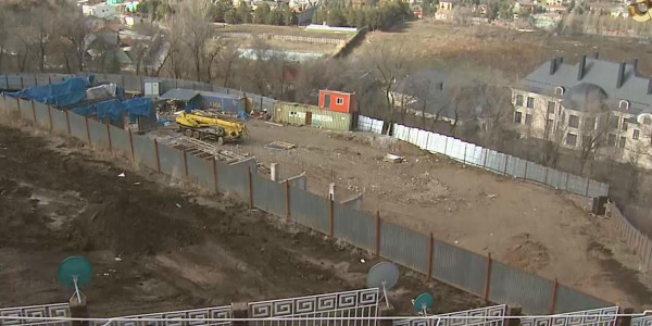 Алматының таулы бөктеріндегі он отбасы заңсыз құрылыстың құрбаны болып отыр