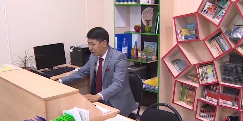 Казахстанцы поздравляют учителей в онлайн-формате