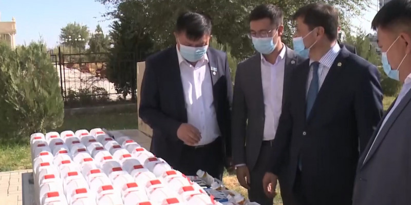 Медикам Туркестана подарили кислородные концентраторы