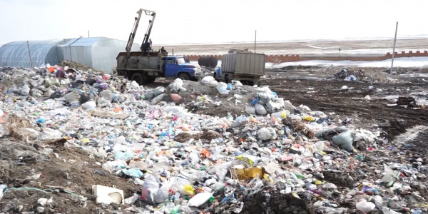 &laquo;Мы хотим дышать&raquo;: семейчане требуют разобраться с полигоном ТБО