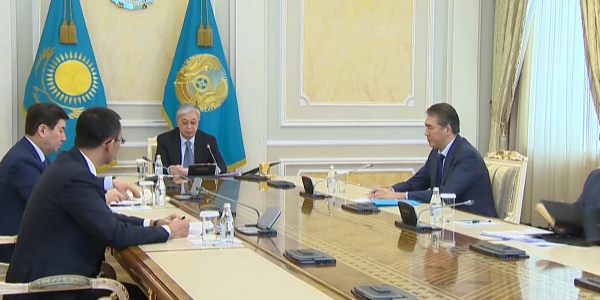 Президент провел заседание государственной комиссии по чрезвычайному положению