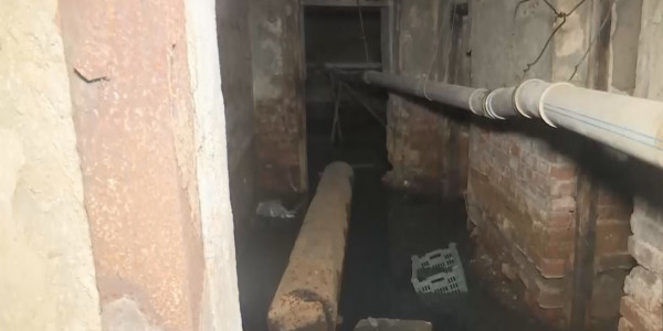 Жезқазған қаласындағы екі қабатты үйдің қабырғасы сөгіліп жатыр