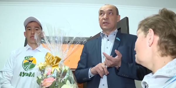 Партийцы поздравили с весенним праздником уникальных женщин