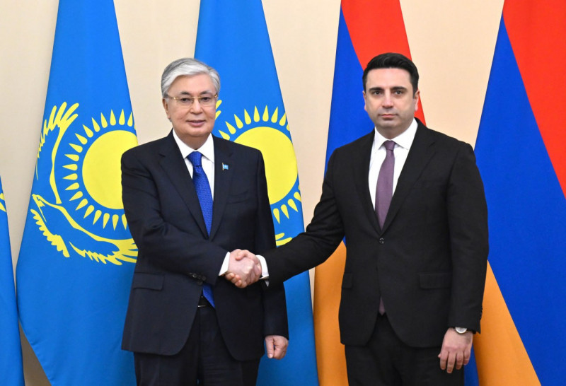 Президент провел встречу с Председателем Парламента Армении