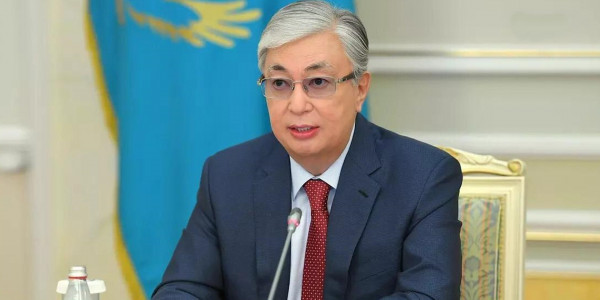 Президент облыстар мен республикалық маңызы бар қалалардың әкiмдерiн қызметтен босатуға құқылы