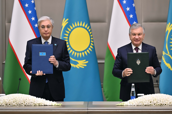 Қасым-Жомарт Тоқаев пен Шавкат Мирзиёев Бірлескен мәлімдеме қабылдады