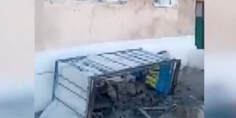 При крушении балкона в Карагандинской области пострадали два человека
