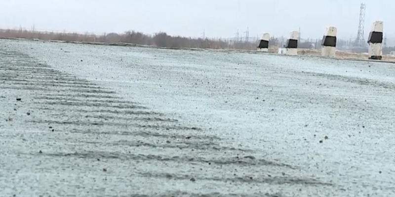 В Жамбылской области большегрузы разрушают дорожное покрытие