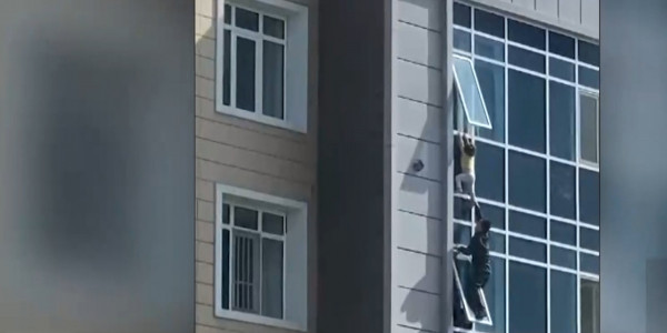 Сабит Шонтакбаев спас 3-летнюю девочку в Нур-Султане