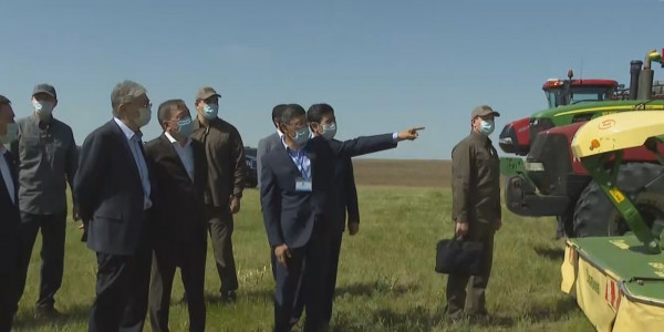 Қасым-Жомарт Тоқаев күн электр станциясын аралап көрді