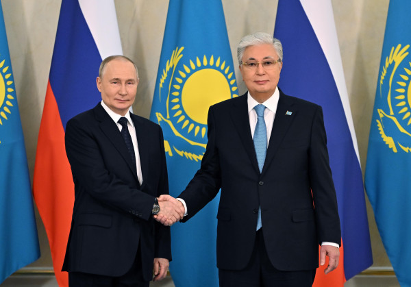 ​​​​​​​Қасым-Жомарт Тоқаев пен Владимир Путин шағын құрамда келіссөз жүргізді