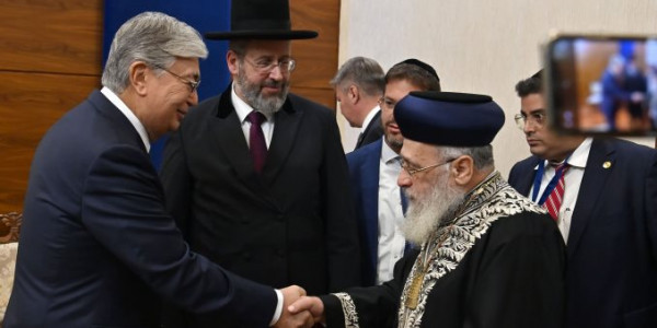 Мемлекет басшысы Бас ашкенази раввині Давид Лау мен Бас сефард раввині Ицхак Иосифті қабылдады