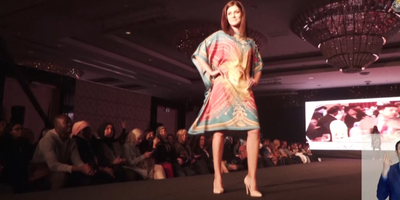 Казахскую национальную одежду представили на Неделе моды в Анкаре