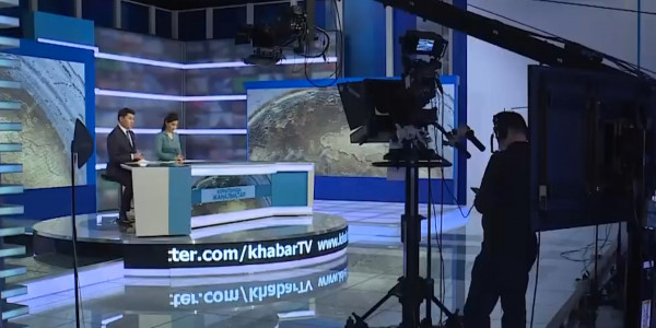 &laquo;Хабарға&raquo; 25 жыл: Кадр сыртындағы қарбалас. Бұрын және қазір