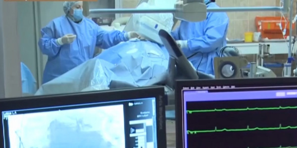 69-летний пациент через несколько дней после операции выпрыгнул из окна