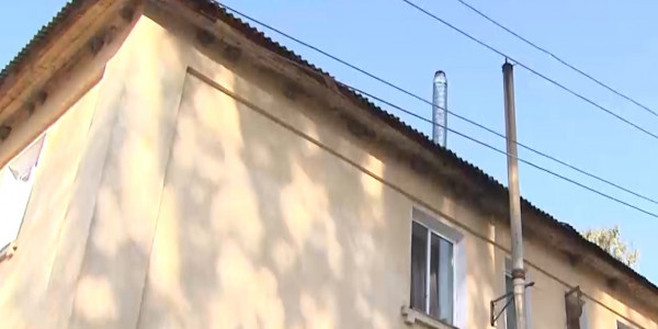 Алматы қаласының ортасында отырып, пәтерді көмірмен жылытады