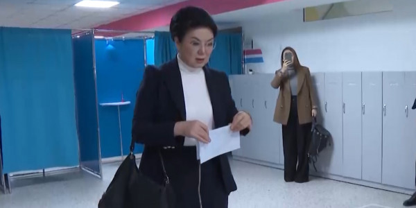 Сайлау 2022: президенттікке кандидат Салтанат Тұрсынбекова дауыс берді