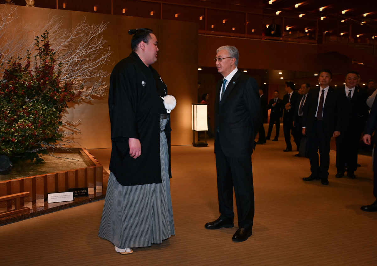 Токиода Қасым-Жомарт Тоқаев кәсіпқой сумошы Ерсін Балтағұлмен кездесті