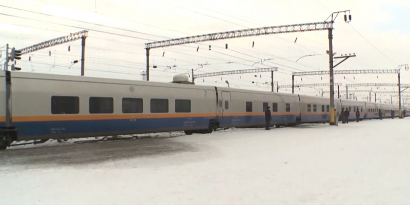 Два человека погибли под колесами поезда в Жамбылской области