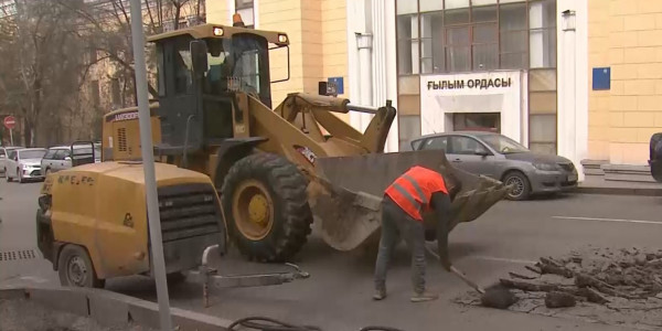 Алматыда жолдарды жамау жұмыстары әдеттегіден ерте басталды