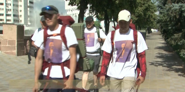 Алматылық волонтерлер Абай Құнанбайұлының туған жеріне жаяу шықты