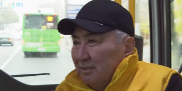 Дайрабаев қоғамдық көлікпен ауылға барды