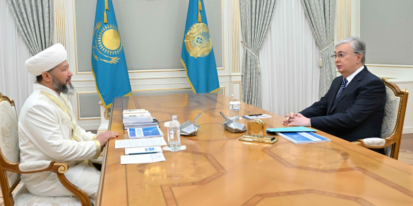 Глава государства принял Верховного муфтия Наурызбая кажы Таганулы