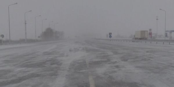 В трех областях страны закрыты дороги