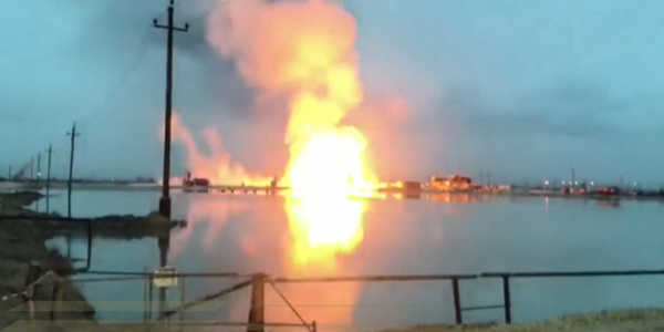 В тушении пожара на Каламкасе участвуют специалисты из Атырау