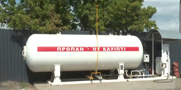 Шымкентские водители выстроились в очередь за автогазом