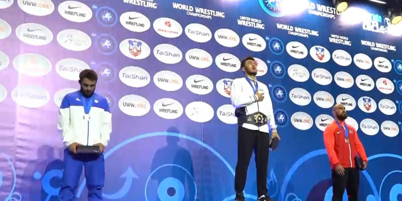 Ризабек Айтмухан стал чемпионом мира по вольной борьбе