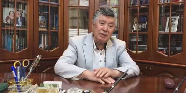 Мемлекет және қоғам қайраткерлері Тұңғыш Президентке жылы лебіздерін білдіріп жатыр