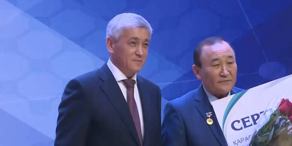 В Караганде учителей наградили званием &laquo;Почетный педагог&raquo;