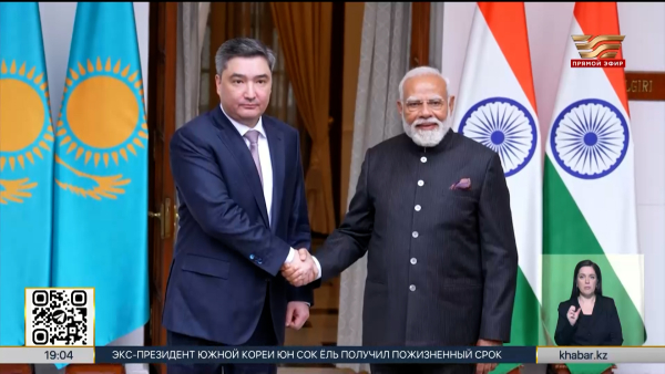 Олжас Бектенов провел переговоры с Премьер-министром Индии