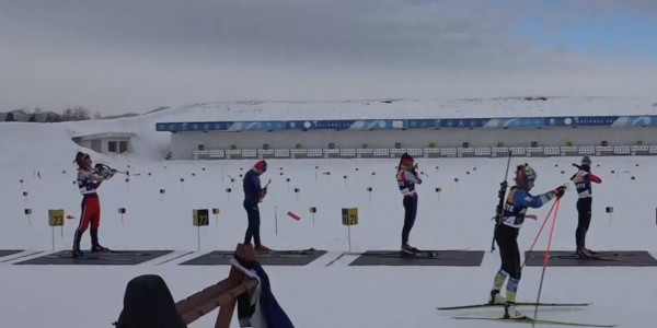 В Щучинске продолжается чемпионат мира по биатлону, где участвуют сборные из 40 стран