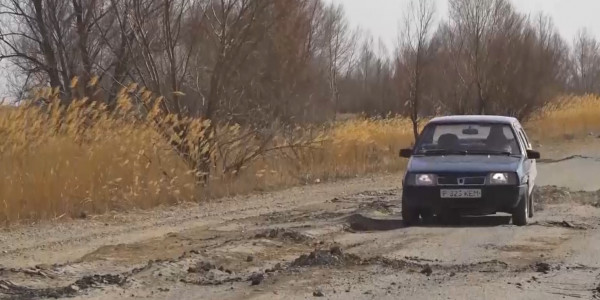 ШҚО-дағы Алғабас тұрғындары сапасыз жолға наразы