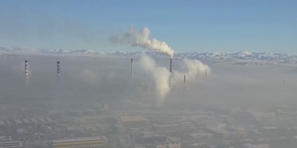 Өскеменді көк түтін басып тұр