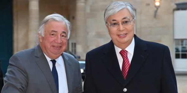 Глава государства провел встречу с Председателем Сената Франции Жераром Ларше