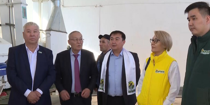 Крестьянское хозяйство в Кызылординской области посетили кандидаты от партии «Ауыл»