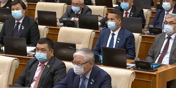 В Мажилисе подвели итоги первой сессии VII созыва