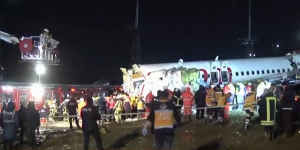 Крушение самолета в Стамбуле: 3 человека погибли