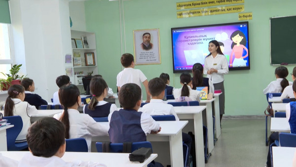 Елордалық мектептерде &laquo;Смартфонсыз мектеп&raquo; жобасы іске қосылды