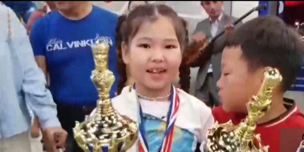 Семилетняя казахстанка стала чемпионкой мира по шахматам