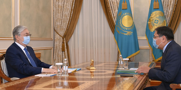 Президент провел рабочую встречу с председателем Нацбанка